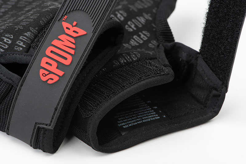 spomb_glove_velcro_detail_3jpg