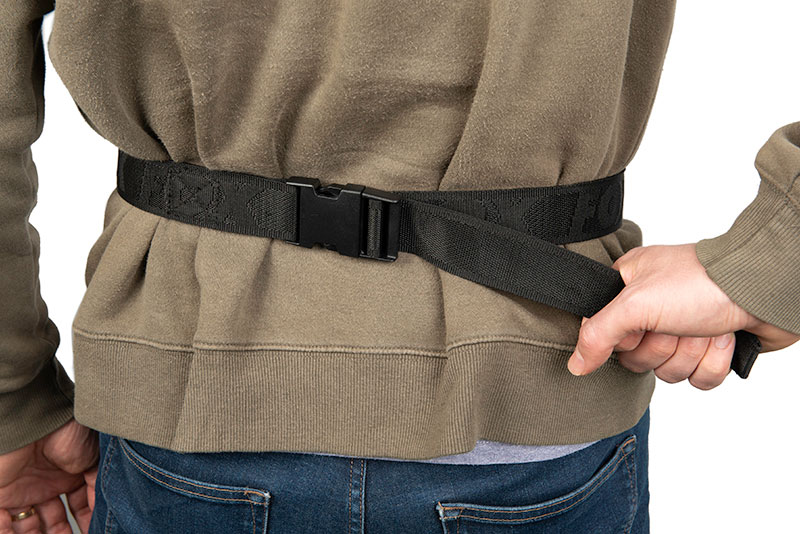 cev018_aquos_camolite_bait_belt_8l_large_buckle_in_use_detail_2jpg