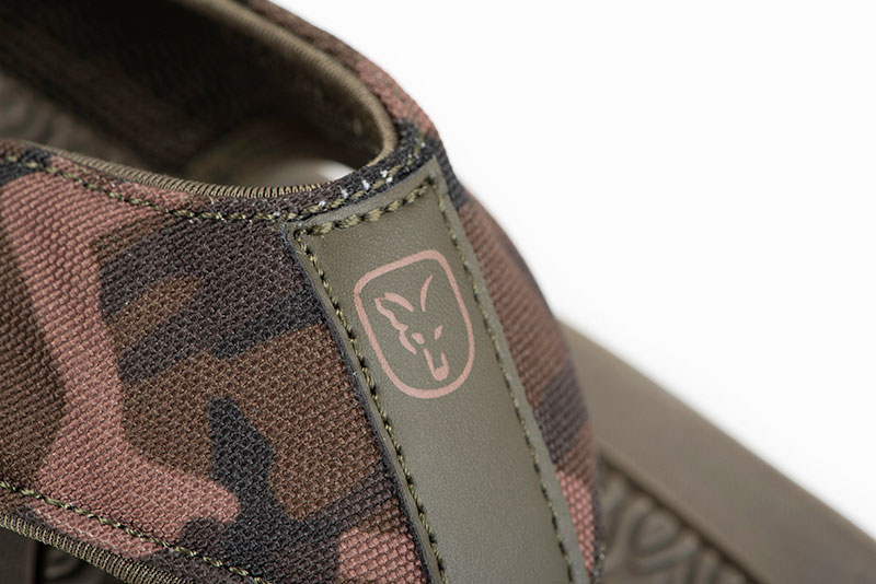 cfw138_143_fox_camo_flip_flops_logo_detailjpg