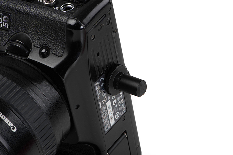 cbs081_fox_black_label_qr_camera_adaptor_inserted_into_camerajpg