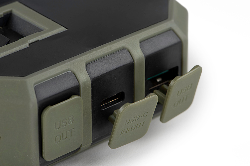 cei211_fox_halo_wireless_power_pack_27k_usb_ports_open_detailjpg