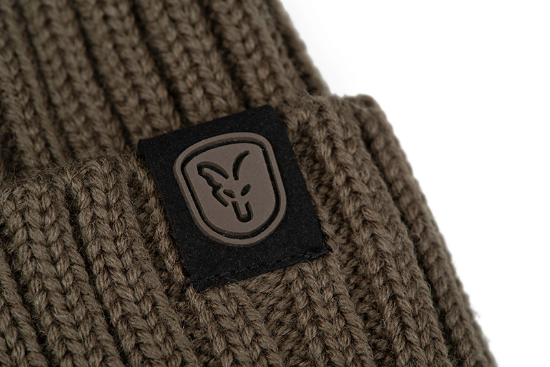 fox_beanie_hat_merino_logo_detailjpg