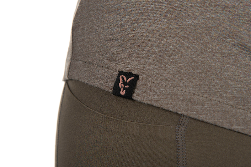 cwc009_012_fox_womens_v_neck_tab_logo_detailjpg