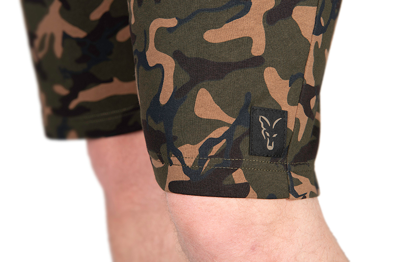 cfx215_220_fox_lightweight_camo_jogger_shorts_logo_detailjpg