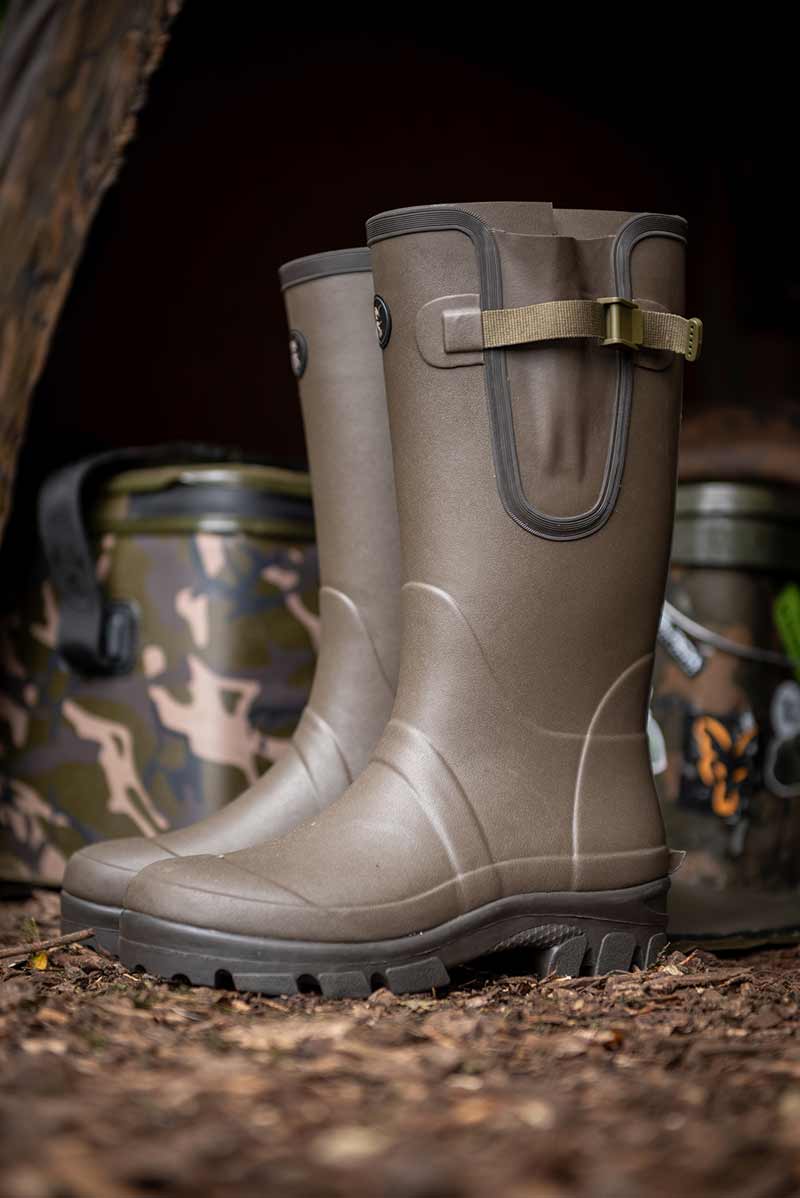 cfw162_167_fox_neoprene_khaki_camo_wellington_boots_in_use_3jpg