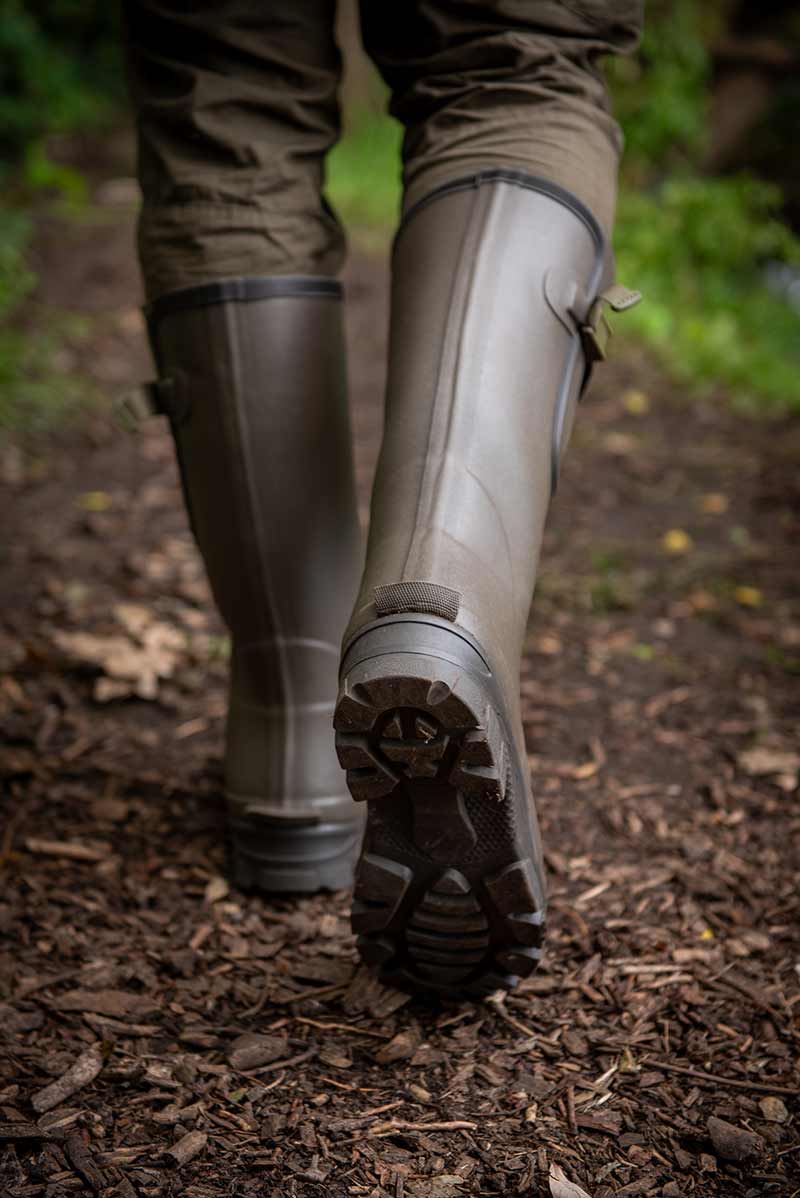 cfw162_167_fox_neoprene_khaki_camo_wellington_boots_in_use_14jpg