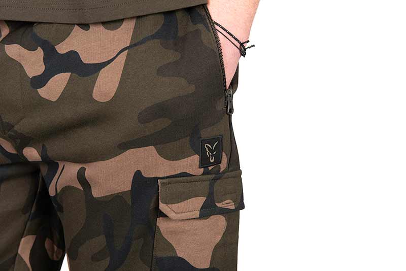 cfx327_332_fox_camo_jogger_shorts_pocket_detail_2jpg