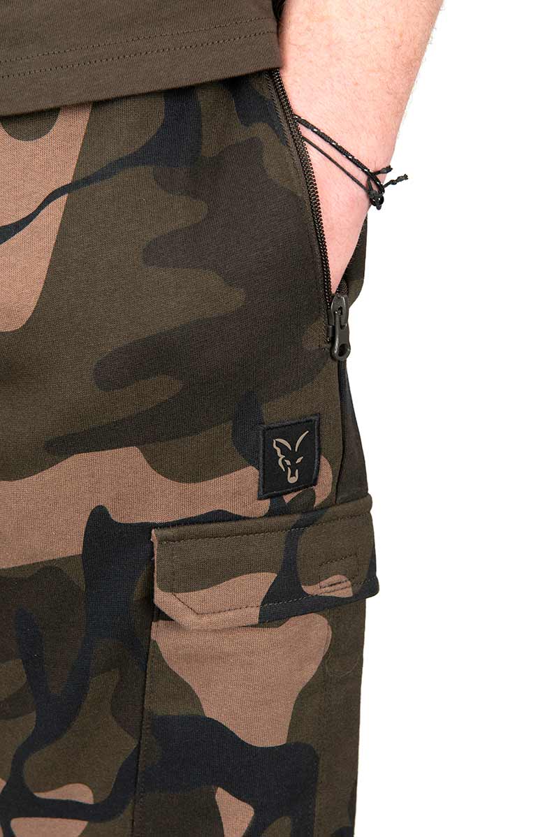 cfx327_332_fox_camo_jogger_shorts_pocket_detailjpg