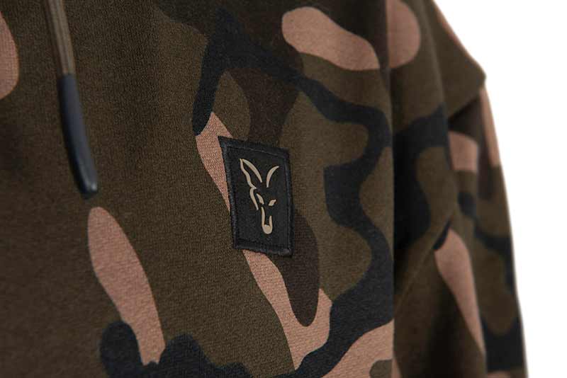 cfx303_308_fox_camo_pullover_hoody_chest_logo_detailjpg