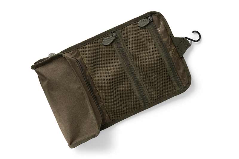 clu568_fox_voyager_roll_wash_bag_open_flatjpg