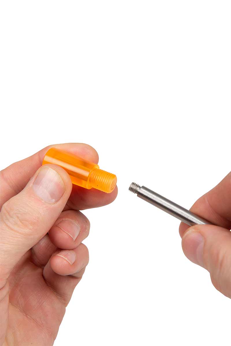 ctl013_fox_pro_marker_sticks_detaching_head_from_tommy_barjpg