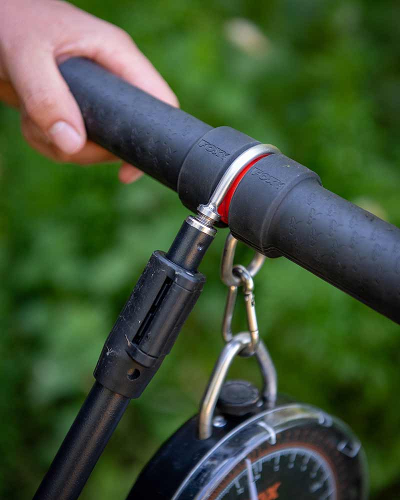 ccc067_fox_carpmaster_hd_weigh_bar_in_use_11jpg