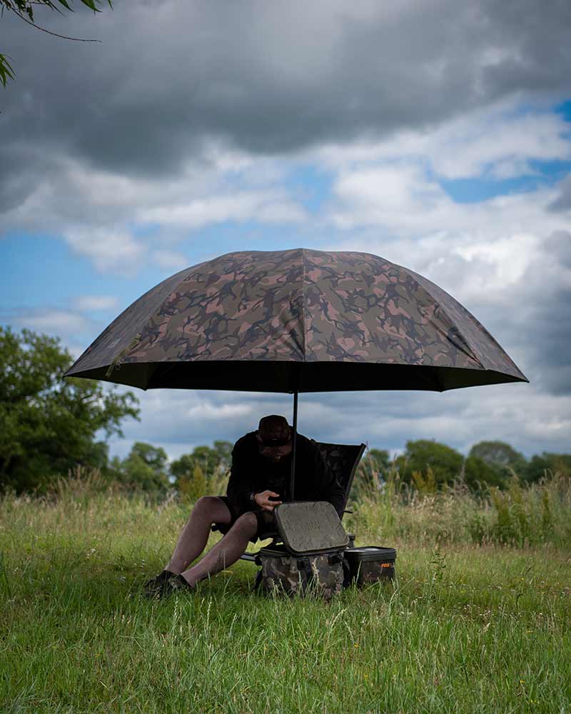 cum360_60_inch_camo_brolly_in_usejpg