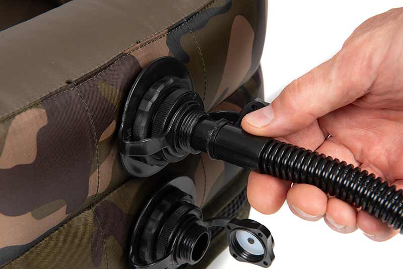 ccc070_fox_carpmaster_air_mat_inserting_pump_hose_1jpg
