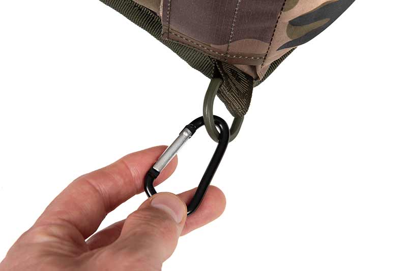 ccc072_fox_camolite_welded_flat_mat_with_sides_hanging_carabinajpg