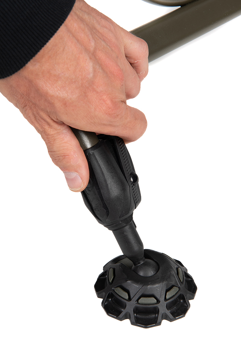 cbc132_fox_camolite_combo_chair_extending_leg_1jpg