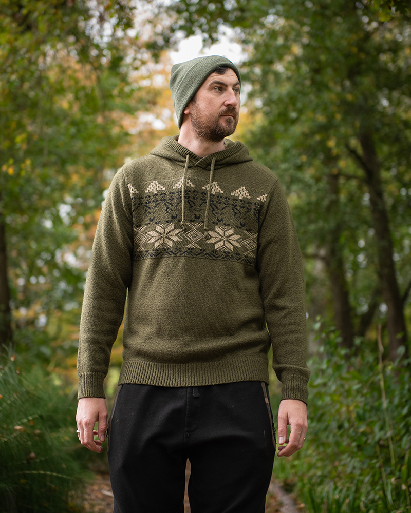 cfx535_fox_christmas_hoodie_in_use-3jpg