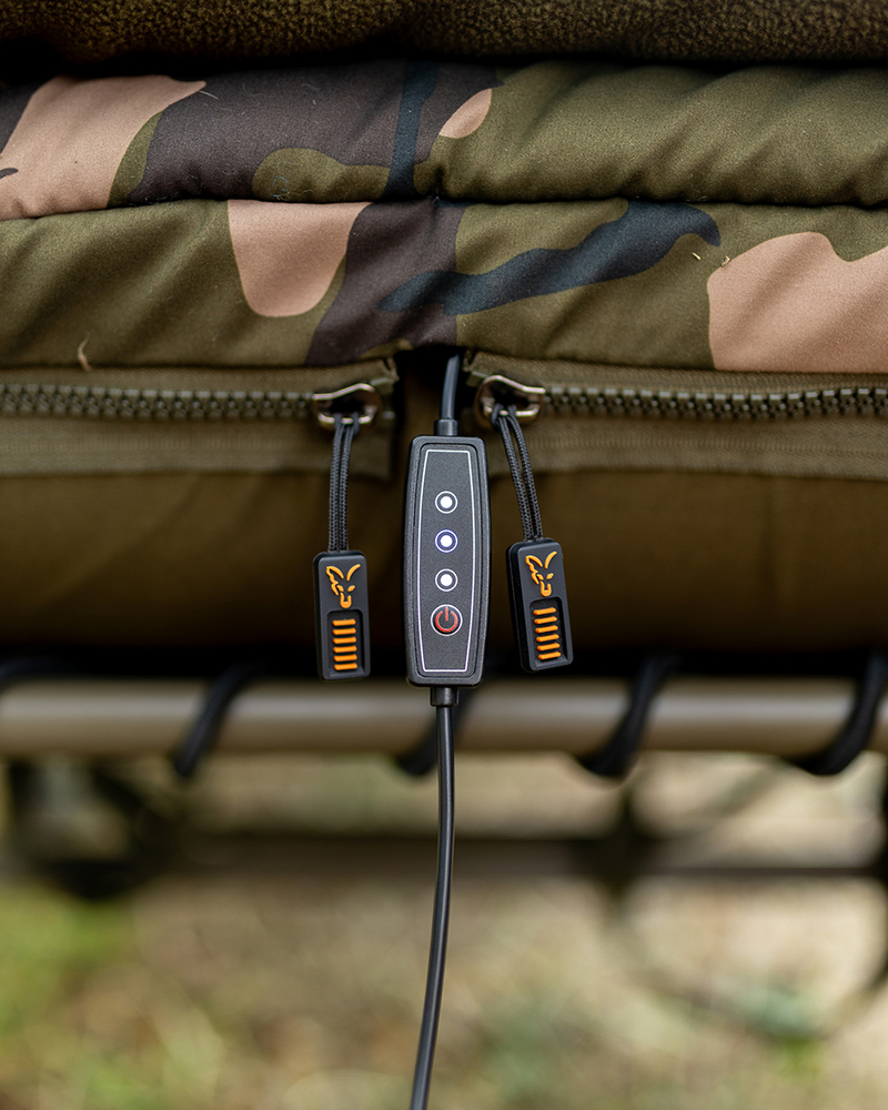 csb085_fox_halo_heated_blanket_in_use_3jpg