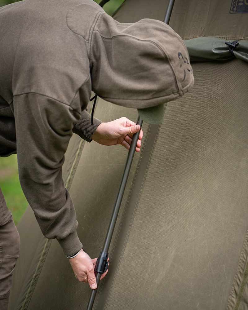 cum398_fox_eos_mark_2_2_person_bivvy_in_use_18jpg