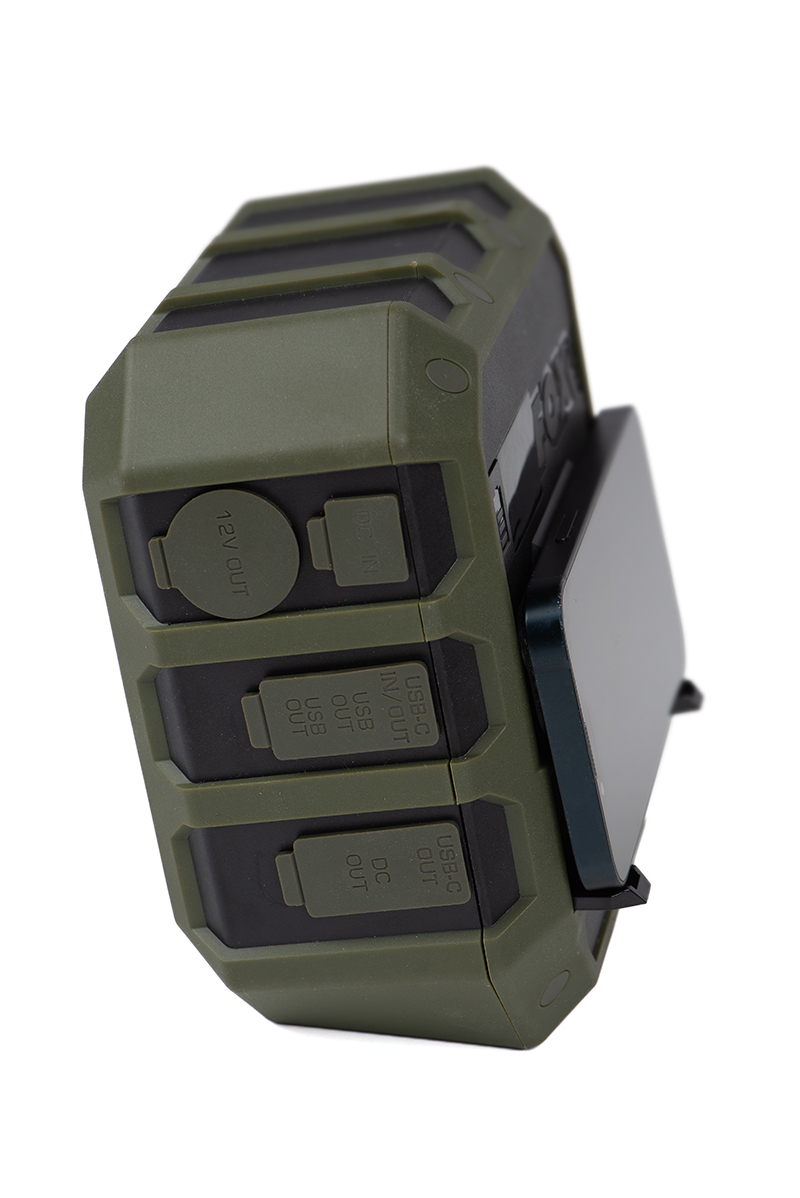 cei230_fox_halo_wireless_power_pack_48k_with_phone_1jpg