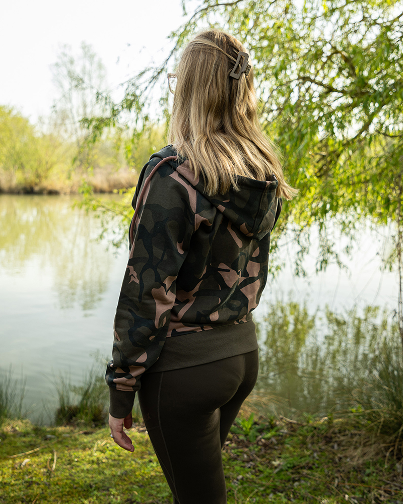 cwc037-040_fox_womens_camo_zipped_hoodie_in_use_2jpg