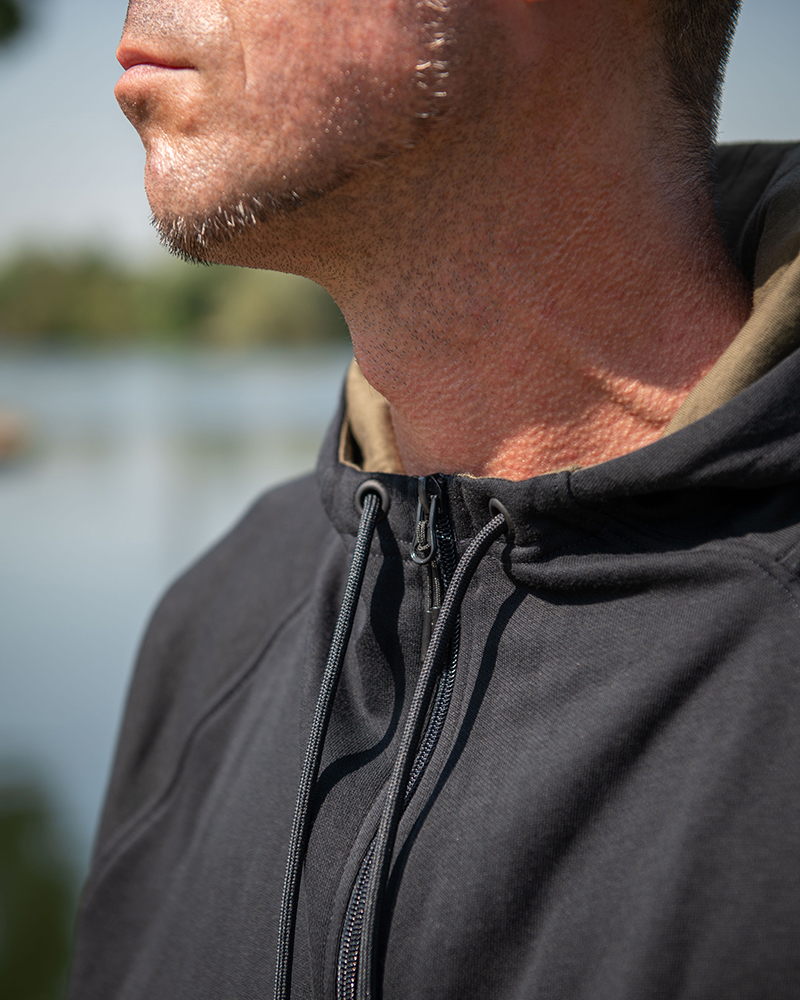 ccl366-371_fox_collection_zipped_hoody_black_in_use-8jpg