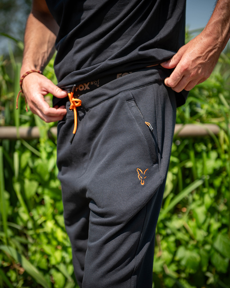 ccl420-425_fox_classic_joggers_black_in_use-4jpg