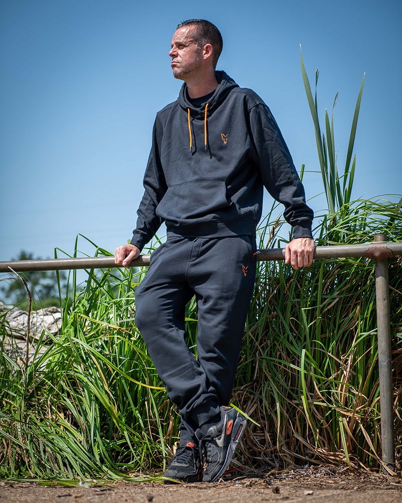 ccl420-425_fox_classic_joggers_black_in_use-6jpg