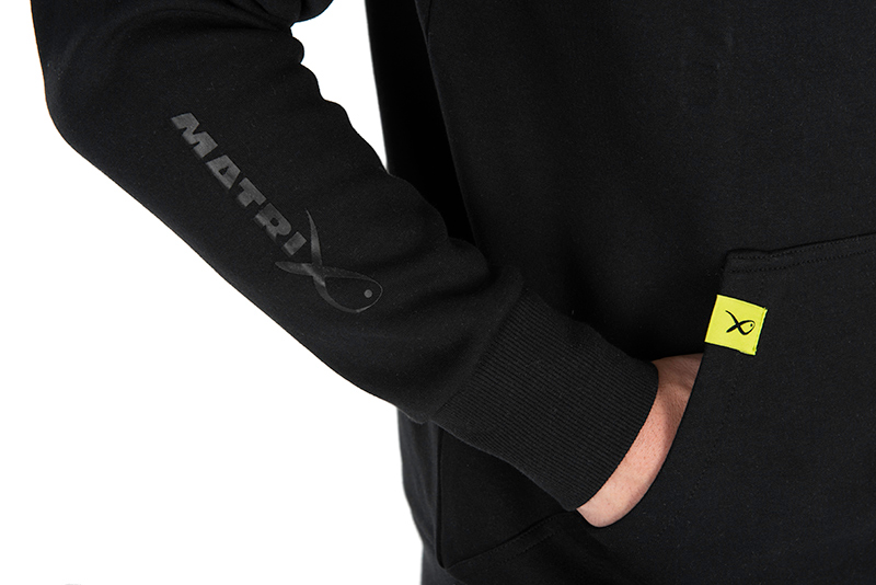 gpr298_303_matrix_quarter_zip_black_sweatshirt_pocket_detailjpg