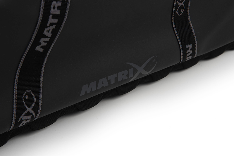 glu154_matrix_horizon_xxl_accessories_bag_logo_detail_3jpg