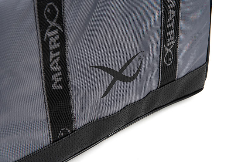 glu148_matrix_ethos_pro_feeder_bag_rear_logo_detailjpg