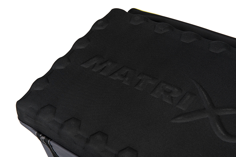 glu147_matrix_ethos_tackle_and_bait_bag_base_detailjpg