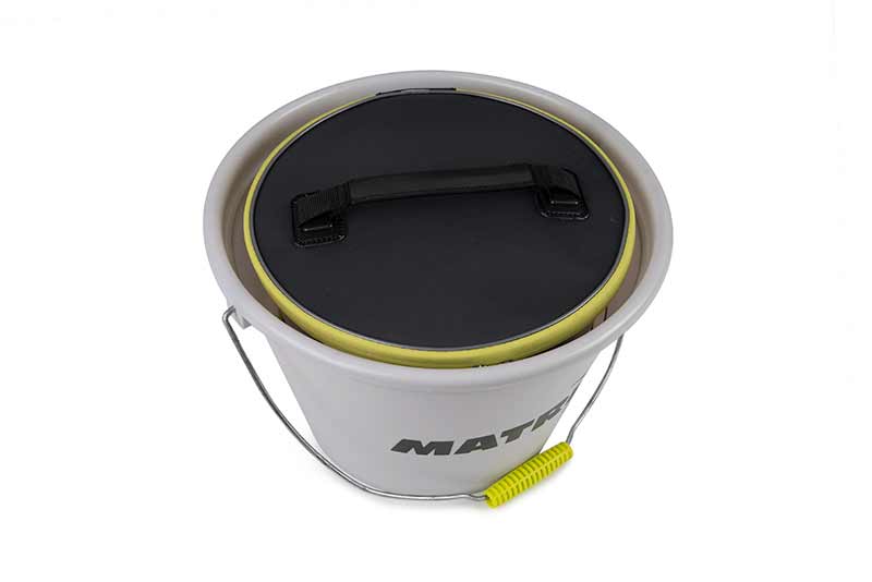 gbt041_matrix_17l_groundbait_bucket_lid_off_with_eva_bowls_above_1jpg