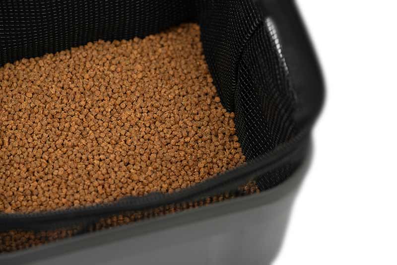 glu178_matrix_pellet_soaker_in_3_3pint_bait_tub_with_pellets_2jpg