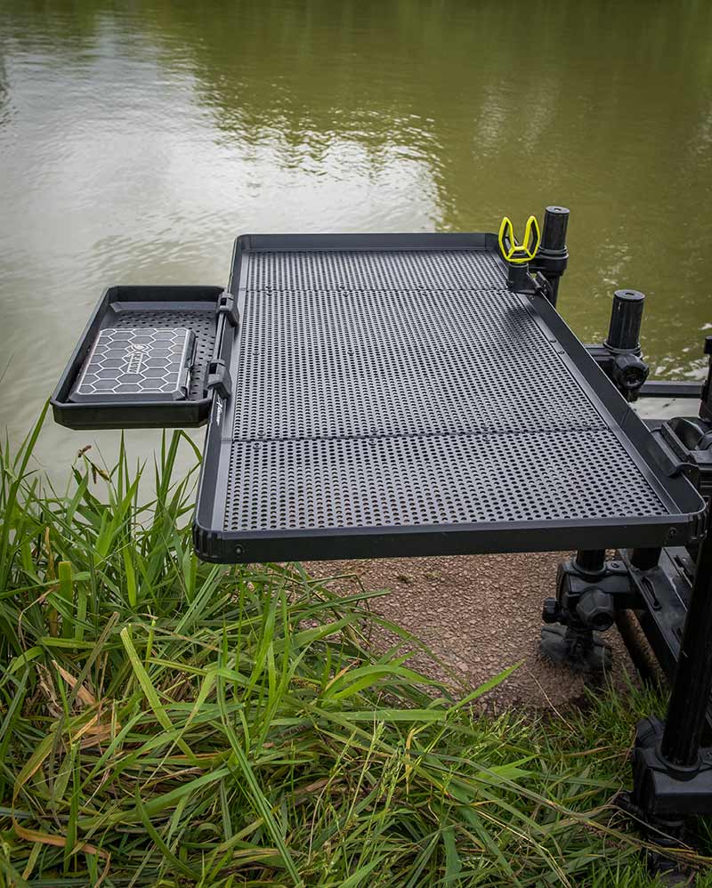 gba077-078_folding-side-trays-l-xl_in-use-2jpg