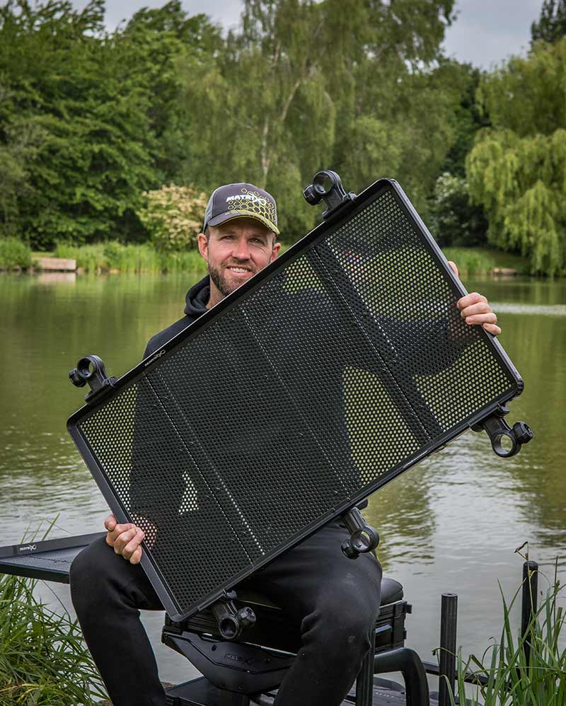 gba077-078_folding-side-trays-l-xl_in-use-6jpg