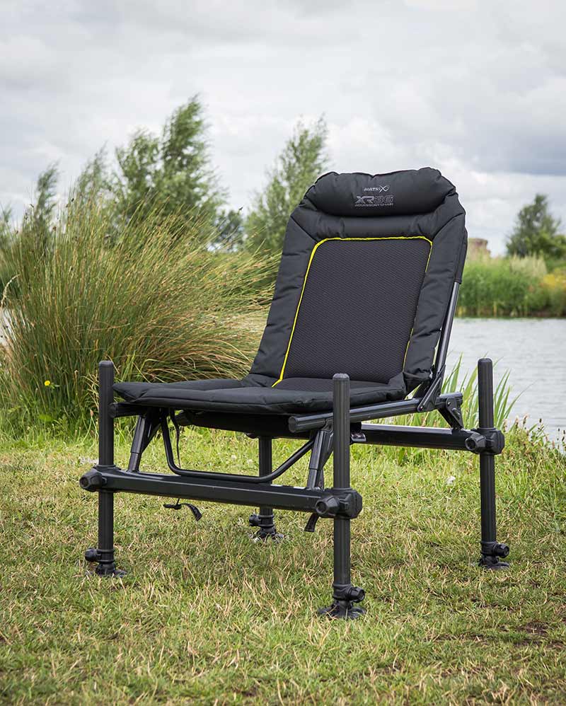 gbc007_xr36-pro-accessory-chair_in-use-2jpg