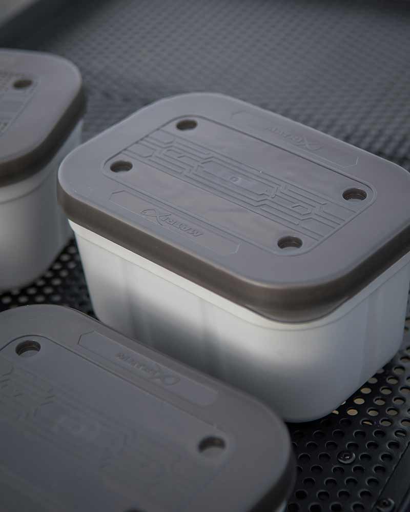 gbt043_air-lock-bait-tubs_in-use-4jpg