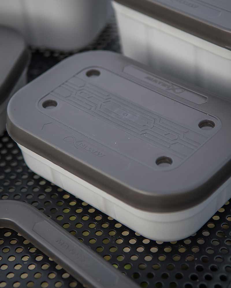 gbt043_air-lock-bait-tubs_in-use-5jpg