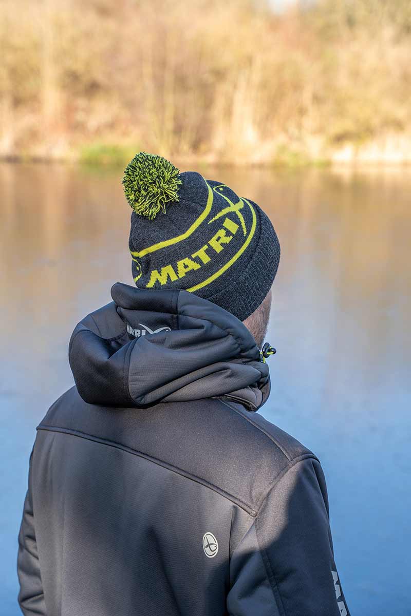 ghh010_lime-grey-bobble-hat_in-use-4jpg