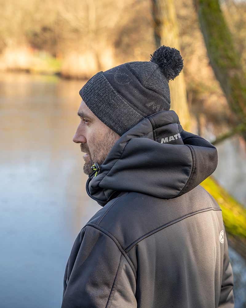 ghh011_grey-sherpa-bobble-hat_in-use-1jpg
