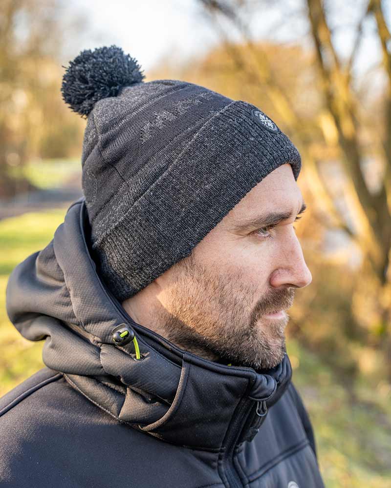 ghh011_grey-sherpa-bobble-hat_in-use-4jpg