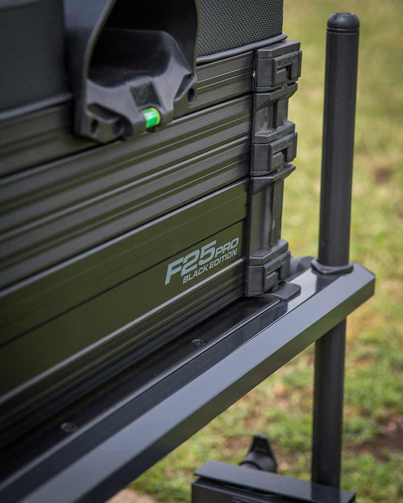 gmb200_f25-pro-black-editon_in-use-53jpg