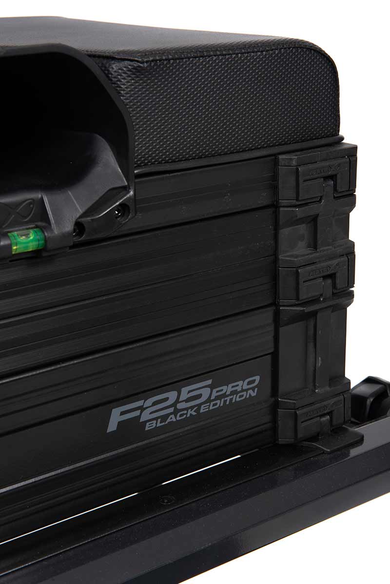 gmb200_matrix_black_f25_seatbox_logo_3jpg