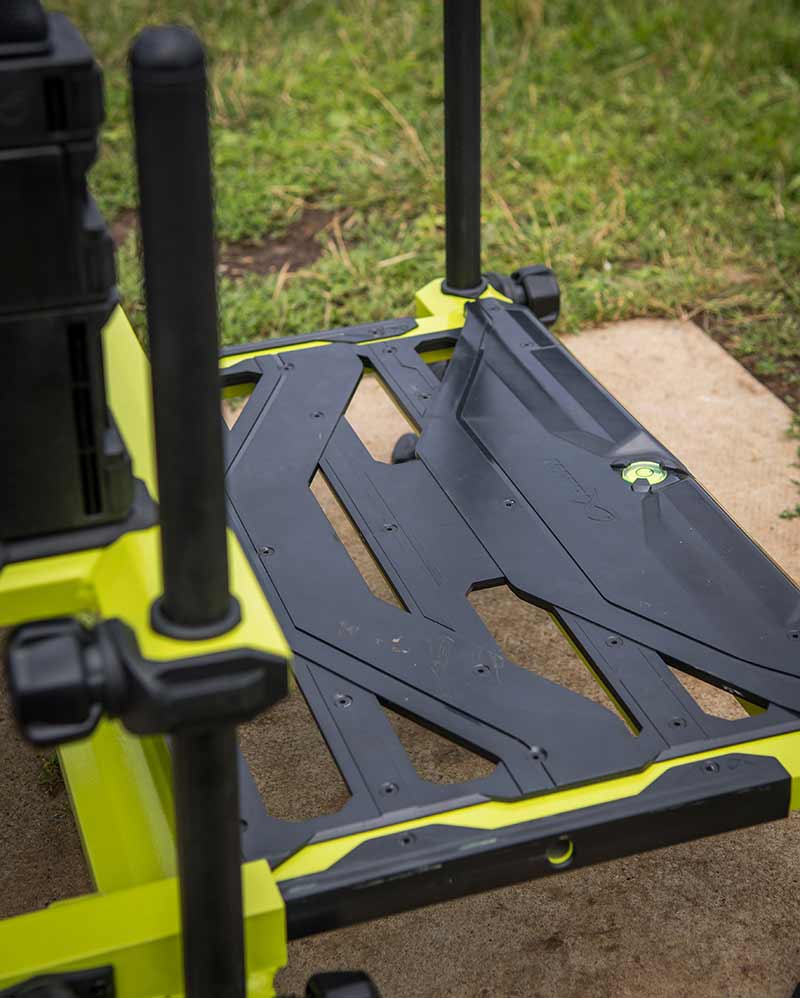 gmb201_f25-pro-swivel-seatbox-lime-edition_in-use-10jpg