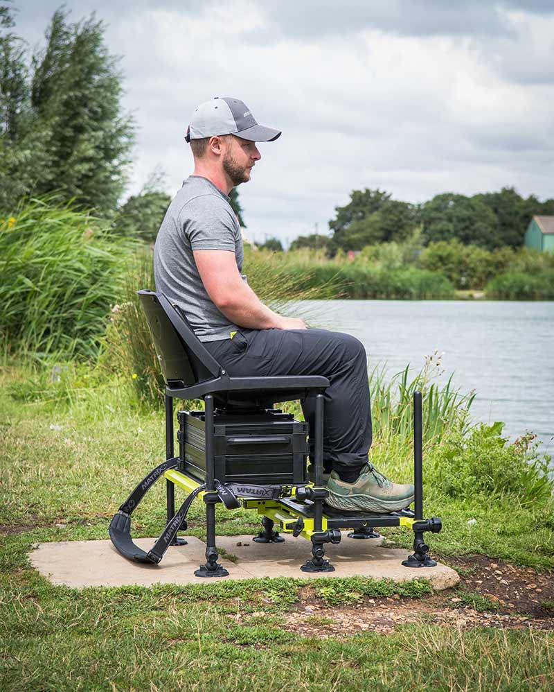 gmb201_f25-pro-swivel-seatbox-lime-edition_in-use-16jpg