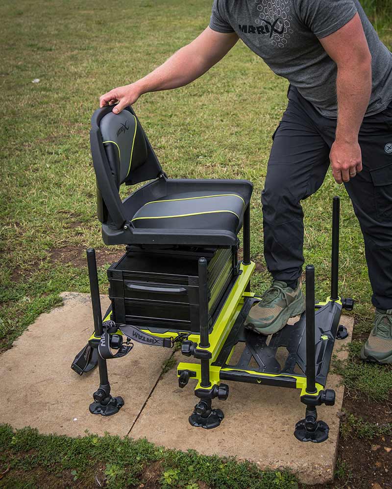 gmb201_f25-pro-swivel-seatbox-lime-edition_in-use-20jpg