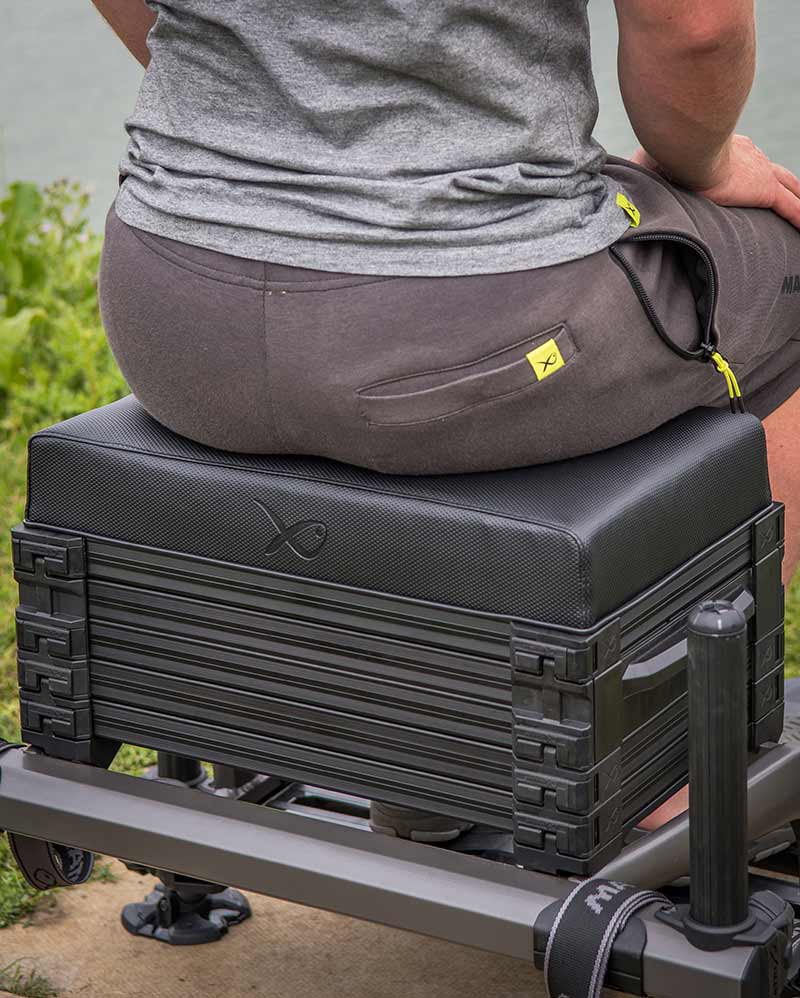 gmb203_deluxe-seat-cushion_in-use-9jpg