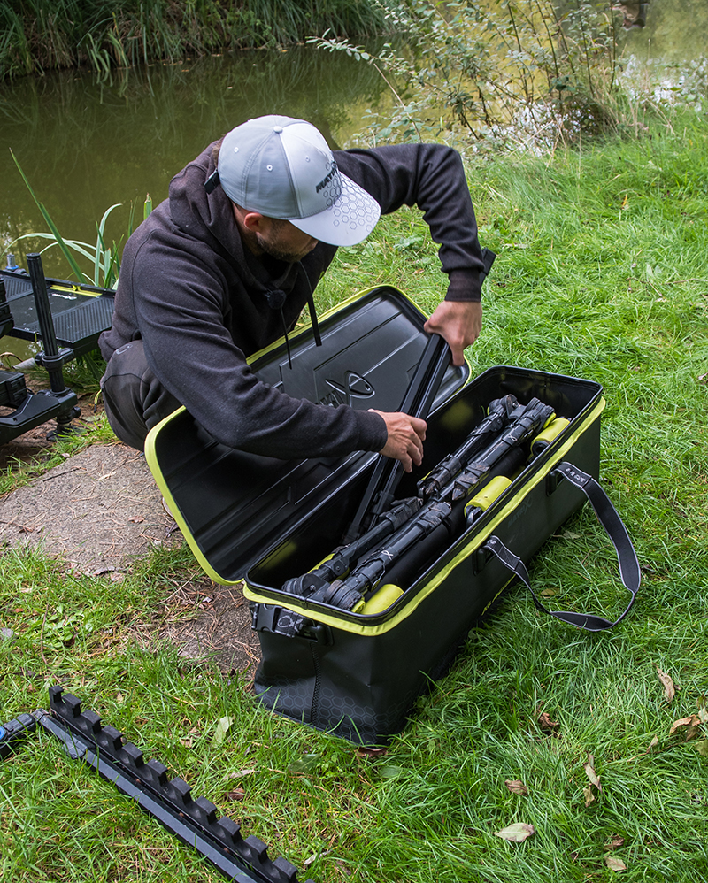 glu185_xl-accessories-eva-storage-bag_in-use-11jpg