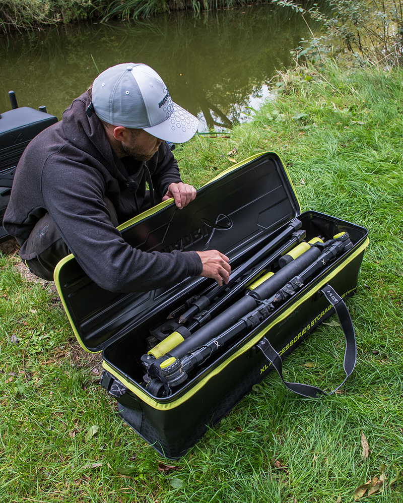 glu185_xl-accessories-eva-storage-bag_in-use-16jpg